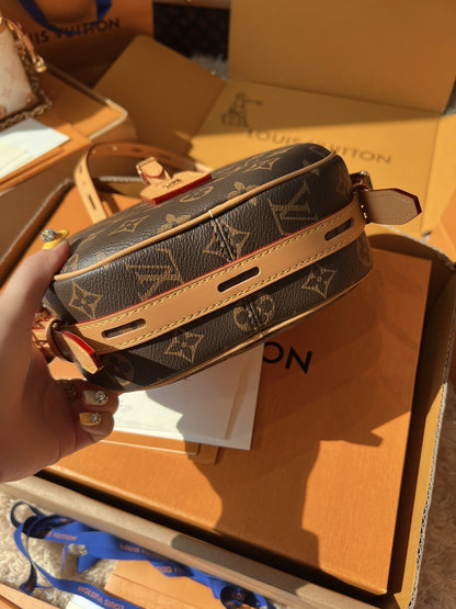 LV Boite Chapeau Souple Monogram Canvas Round Hat Box Bag with Top Handle (20 x 22.5 x 18) cm