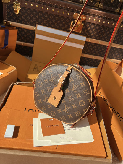 LV Boite Chapeau Souple Monogram Canvas Round Hat Box Bag with Top Handle (20 x 22.5 x 18) cm