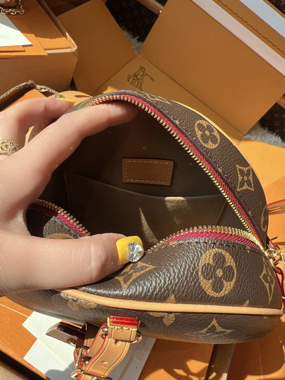 LV Boite Chapeau Souple Monogram Canvas Round Hat Box Bag with Top Handle (20 x 22.5 x 18) cm