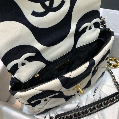 Chanel 19 Flap Bag medium black ecru
